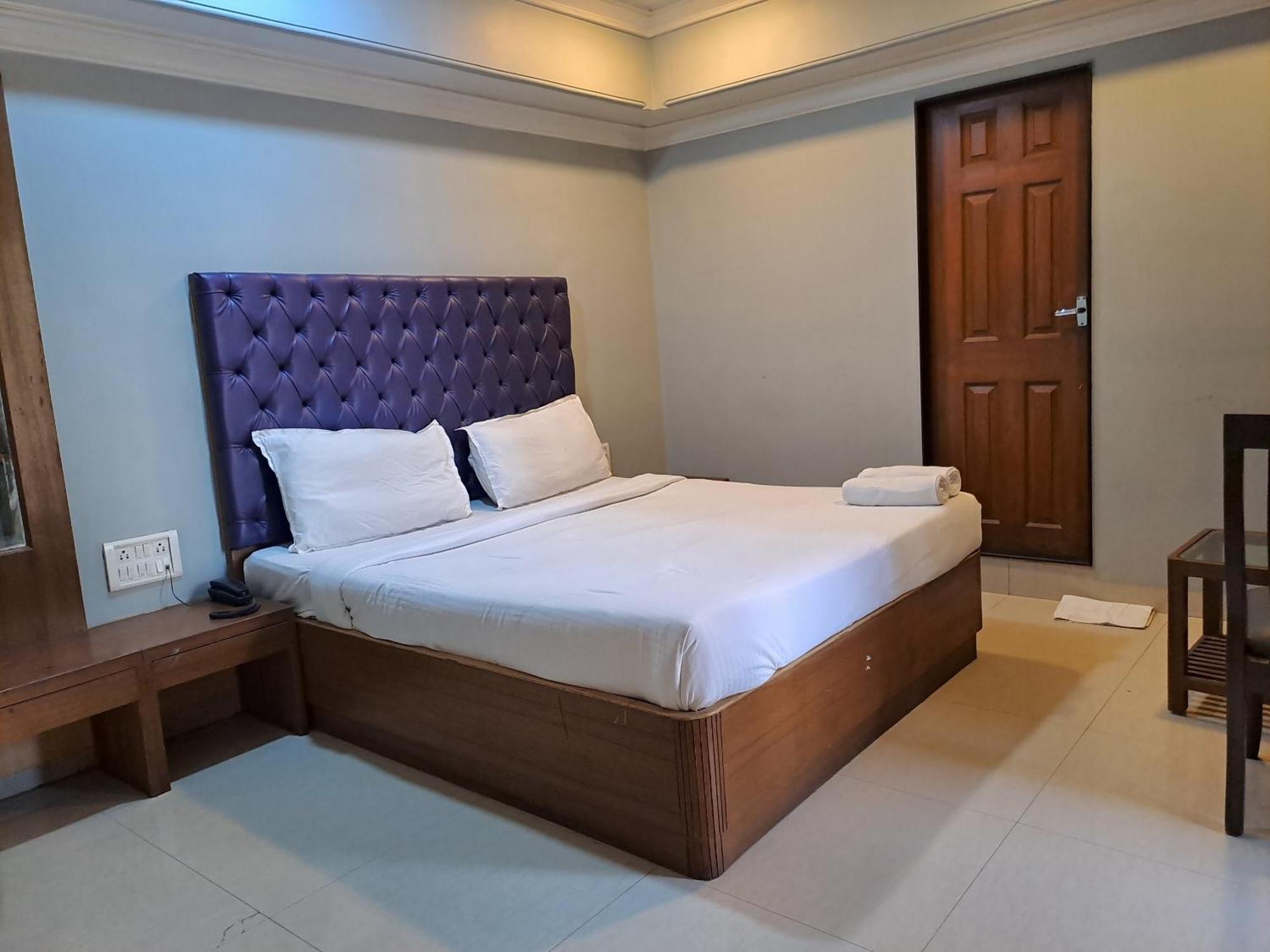 Hotel Cruz Royale Mumbai Exterior foto